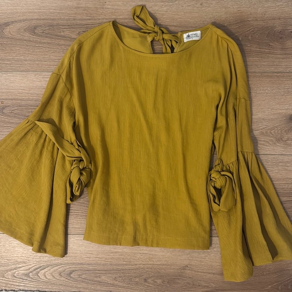 Backless Blouse